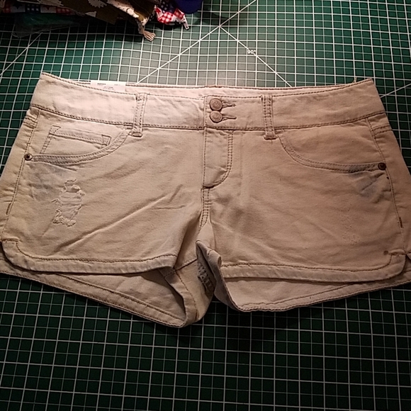 SO Light Denim 2.5 Inseam Dolphin Hem Shorts - Picture 1 of 2